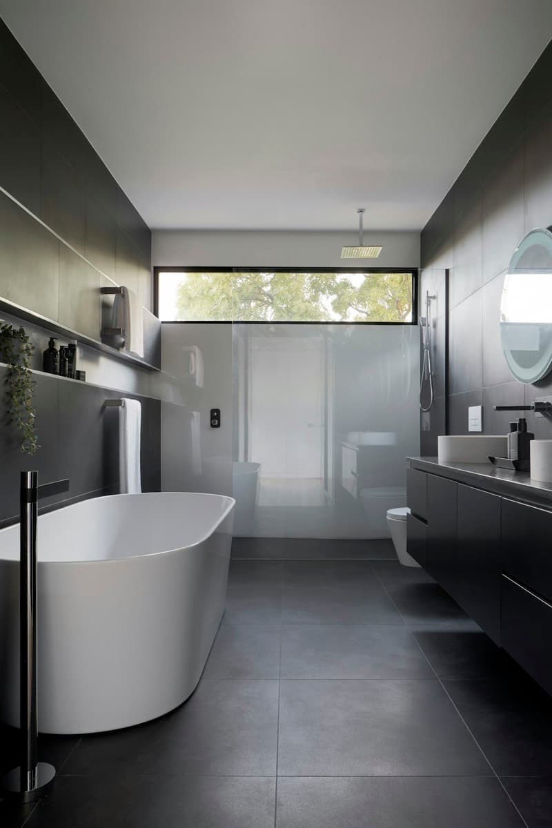 Walk-In Tub Safety Planning Image 2 Accessible bathroom image for walk-in tub and senior bathroom safety planning 2